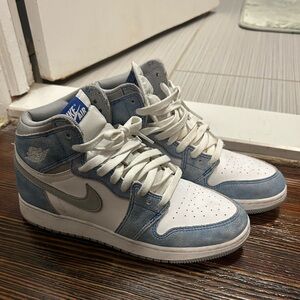 Air Jordan 1 “Hyper Royal”